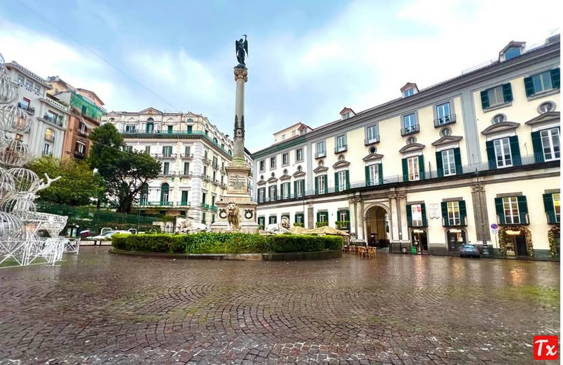2025-Piazza dei Martiri NA